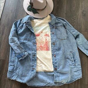 Old Navy Beige Tee with Poppies Print